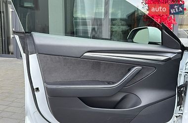 Седан Tesla Model 3 2021 в Черновцах