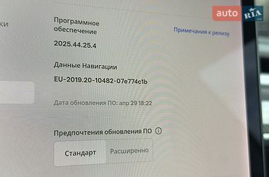 Седан Tesla Model 3 2021 в Черновцах
