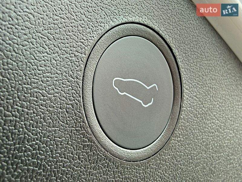 Седан Tesla Model 3 2021 в Черновцах
