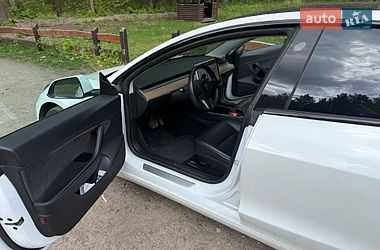 Седан Tesla Model 3 2019 в Львове