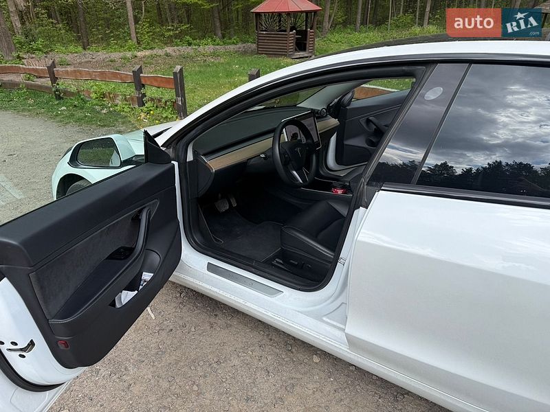 Седан Tesla Model 3 2019 в Львове