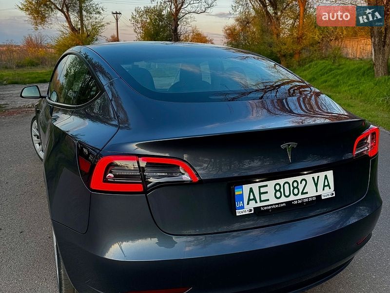 Седан Tesla Model 3 2022 в Кривом Роге