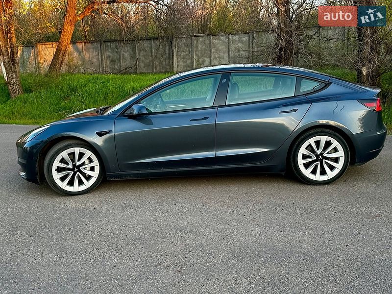 Седан Tesla Model 3 2022 в Кривом Роге