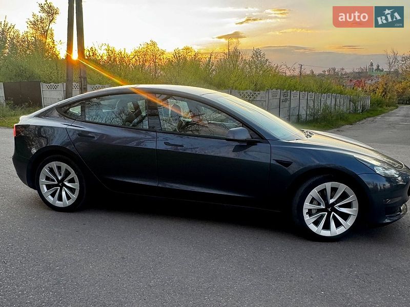 Седан Tesla Model 3 2022 в Кривом Роге