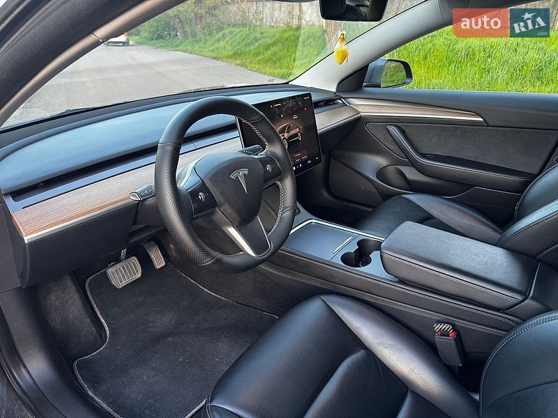 Седан Tesla Model 3 2022 в Кривом Роге