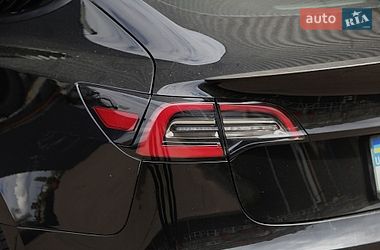 Седан Tesla Model 3 2021 в Киеве