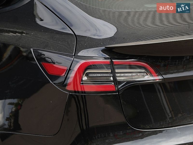 Седан Tesla Model 3 2021 в Киеве