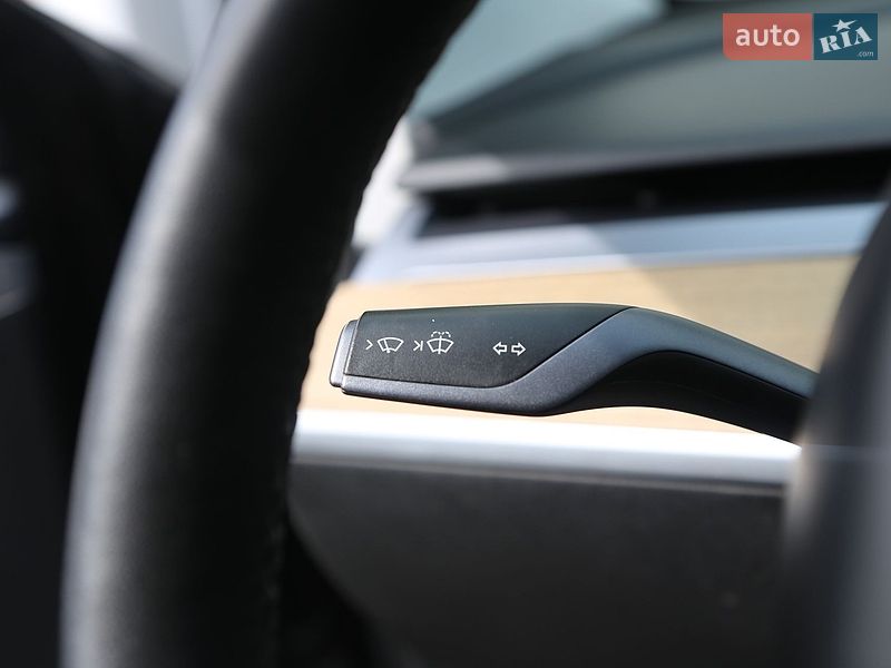 Седан Tesla Model 3 2021 в Киеве