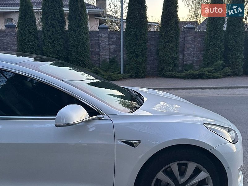 Седан Tesla Model 3 2020 в Киеве