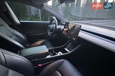 Седан Tesla Model 3 2020 в Киеве