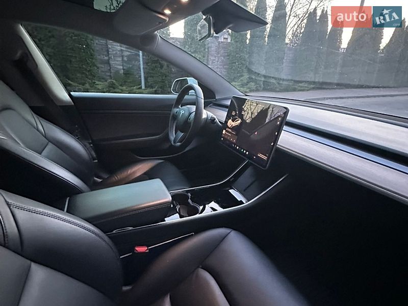 Седан Tesla Model 3 2020 в Киеве