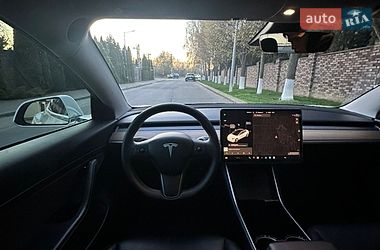 Седан Tesla Model 3 2020 в Киеве
