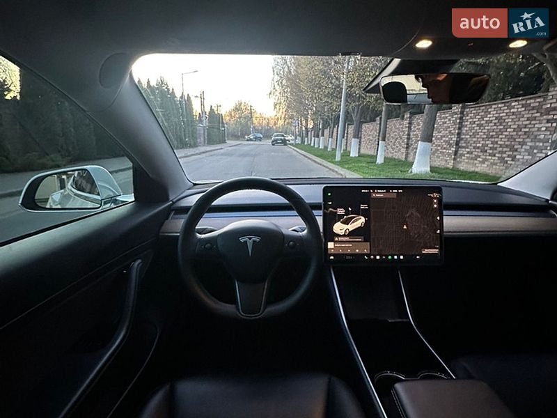 Седан Tesla Model 3 2020 в Киеве