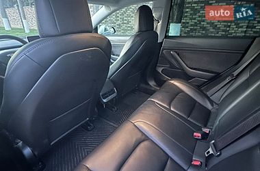 Седан Tesla Model 3 2020 в Киеве