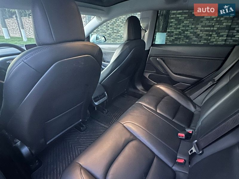 Седан Tesla Model 3 2020 в Киеве