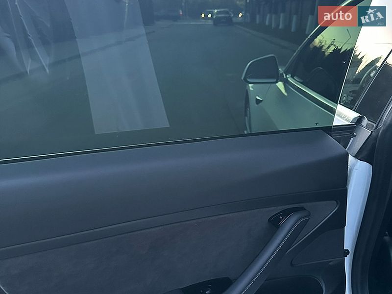 Седан Tesla Model 3 2020 в Киеве