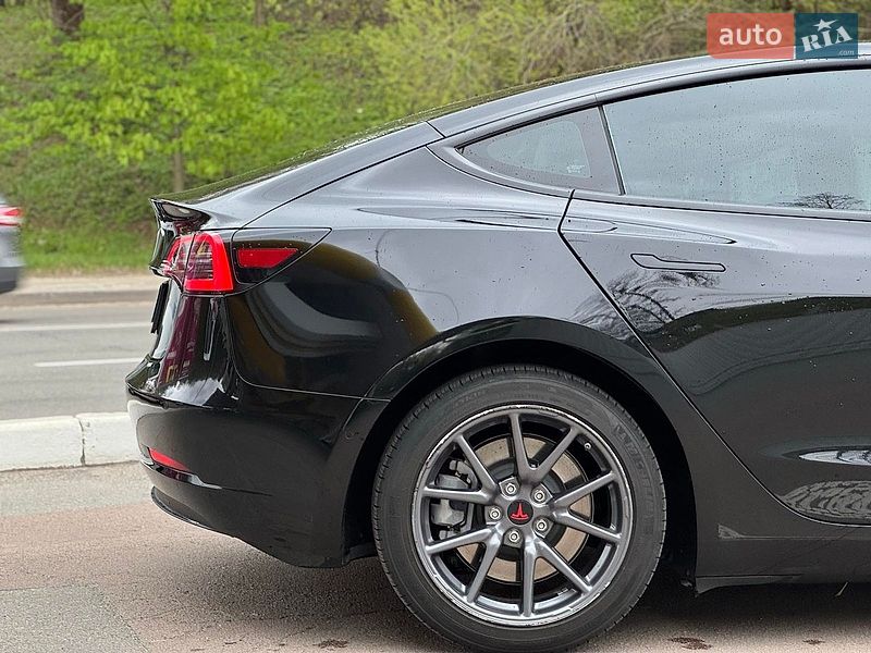 Седан Tesla Model 3 2019 в Киеве