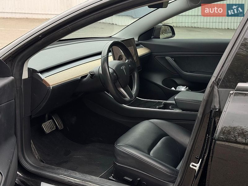 Седан Tesla Model 3 2019 в Киеве