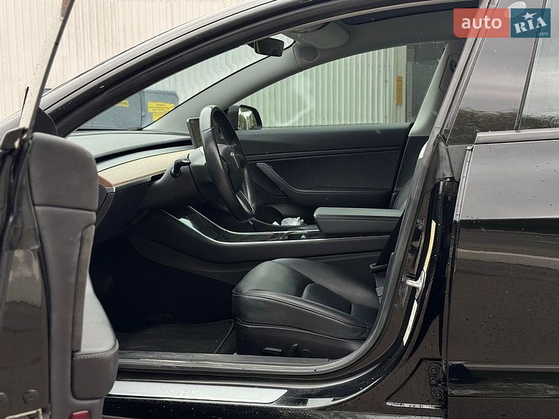 Седан Tesla Model 3 2019 в Киеве