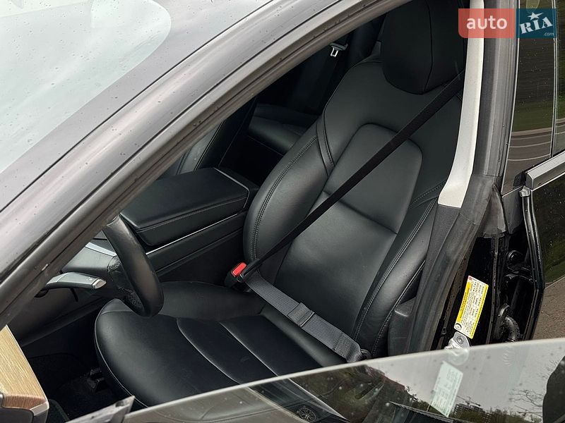 Седан Tesla Model 3 2019 в Киеве