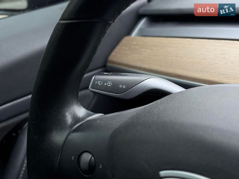 Седан Tesla Model 3 2019 в Киеве