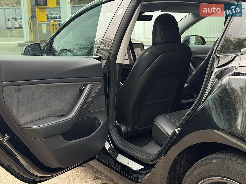 Седан Tesla Model 3 2019 в Киеве