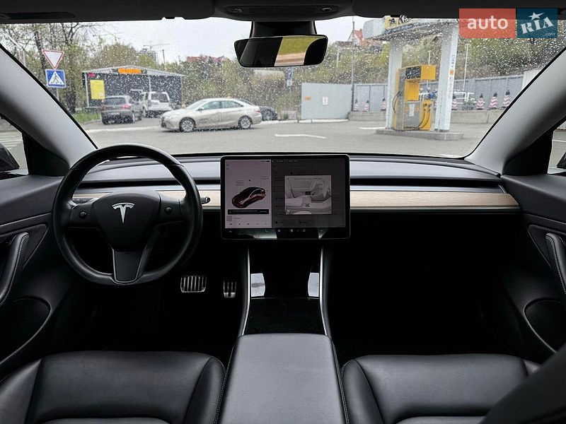 Седан Tesla Model 3 2019 в Киеве