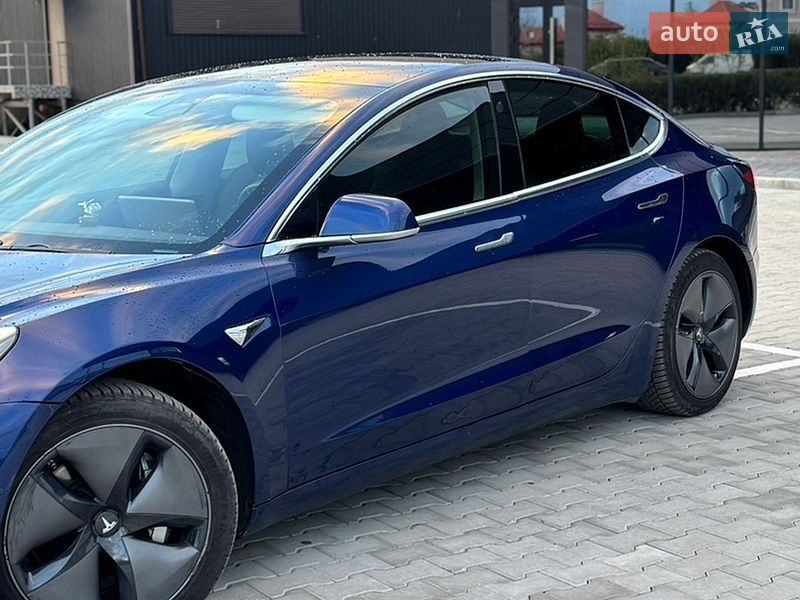 Седан Tesla Model 3 2019 в Шептицькому