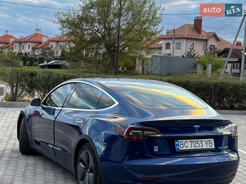 Седан Tesla Model 3 2019 в Шептицькому