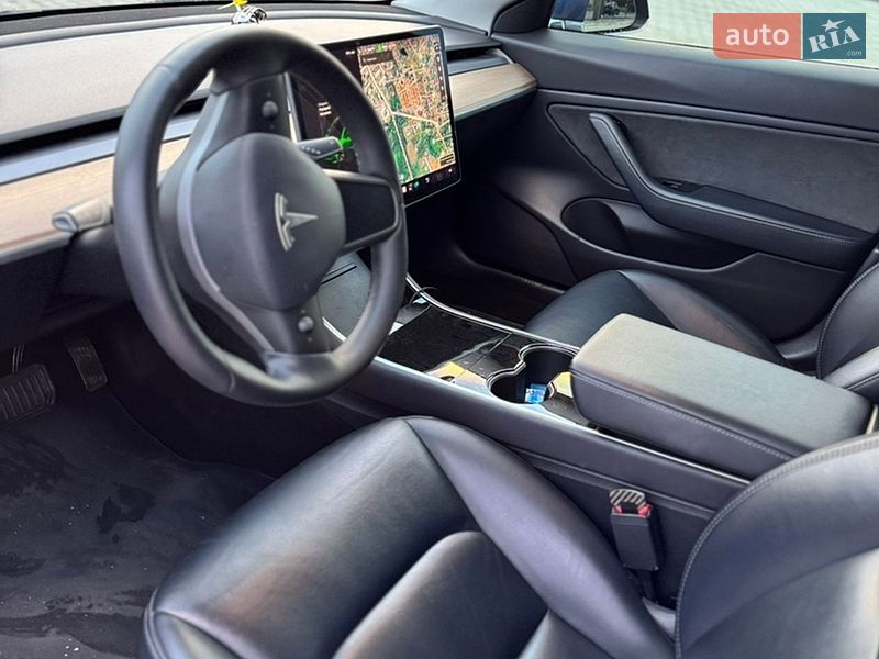 Седан Tesla Model 3 2019 в Шептицькому