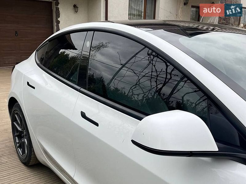 Седан Tesla Model 3 2022 в Ивано-Франковске