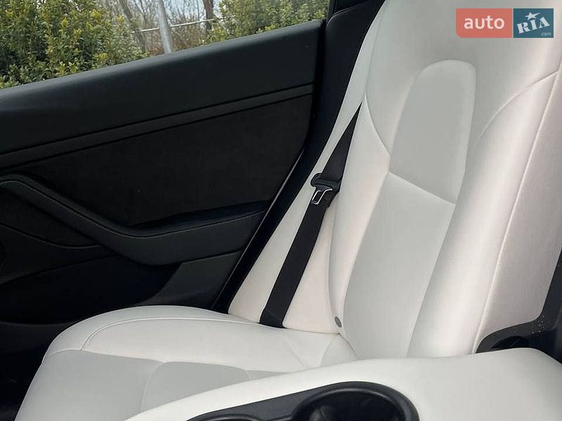 Седан Tesla Model 3 2022 в Ивано-Франковске