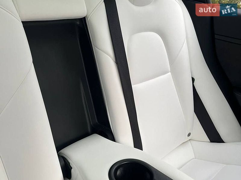 Седан Tesla Model 3 2022 в Ивано-Франковске