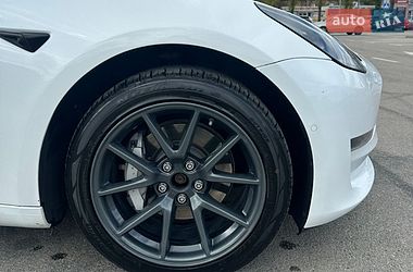 Седан Tesla Model 3 2021 в Києві