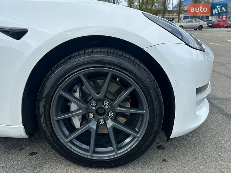 Седан Tesla Model 3 2021 в Києві