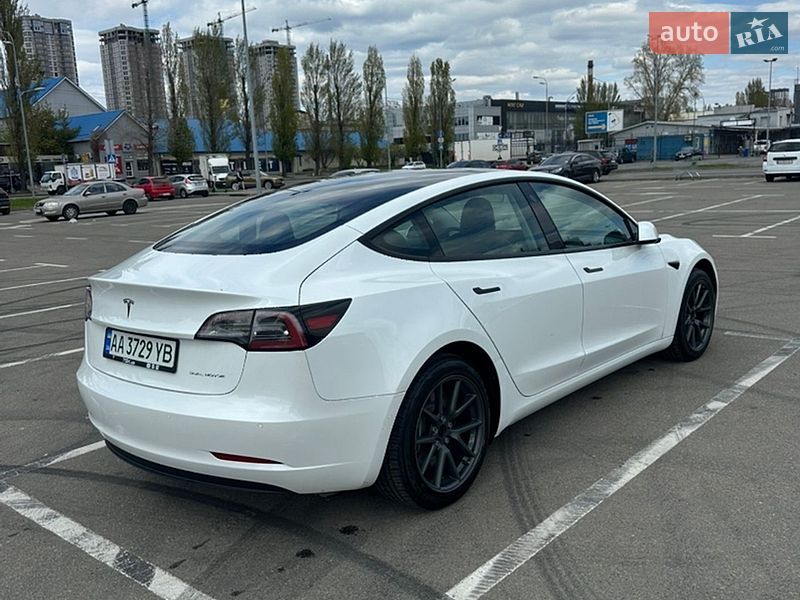 Седан Tesla Model 3 2021 в Києві
