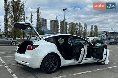 Седан Tesla Model 3 2021 в Києві