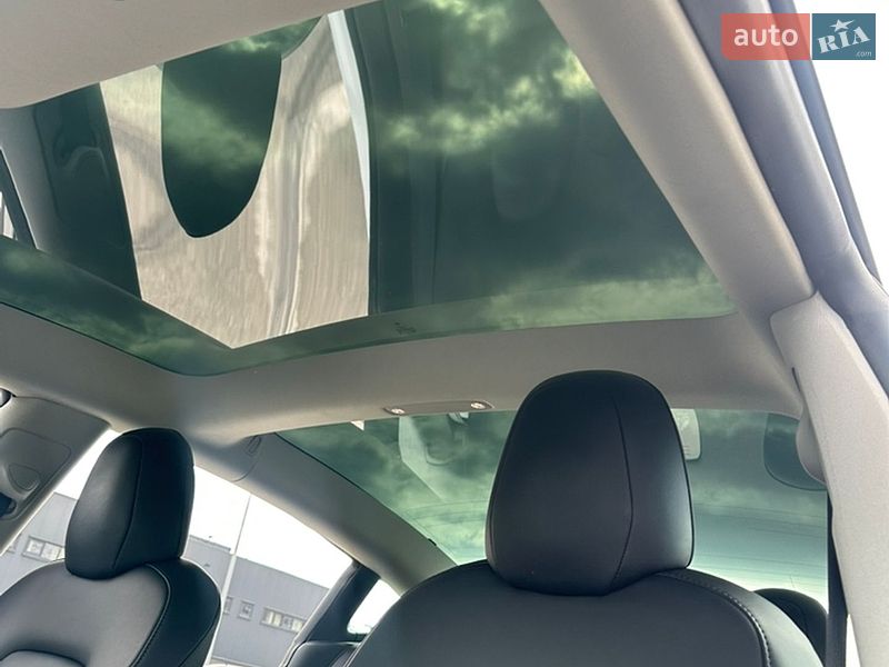 Седан Tesla Model 3 2021 в Києві