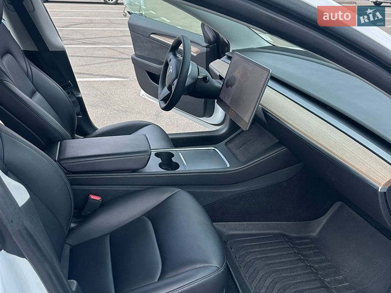 Седан Tesla Model 3 2021 в Києві