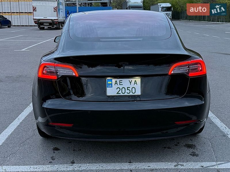 Седан Tesla Model 3 2018 в Дніпрі