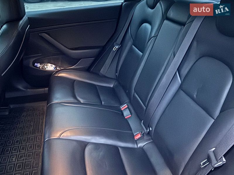 Седан Tesla Model 3 2018 в Дніпрі