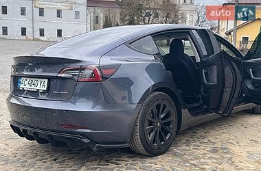 Седан Tesla Model 3 2020 в Львове