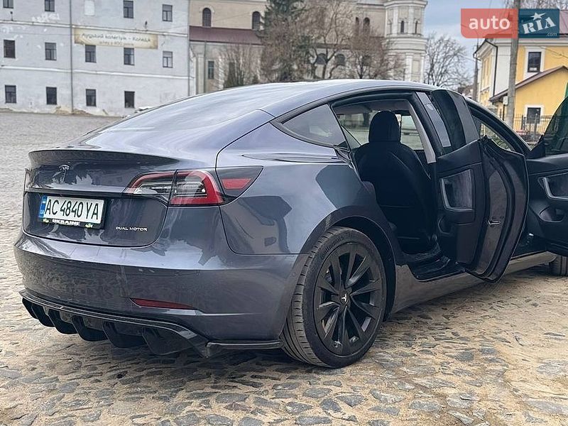 Седан Tesla Model 3 2020 в Львове