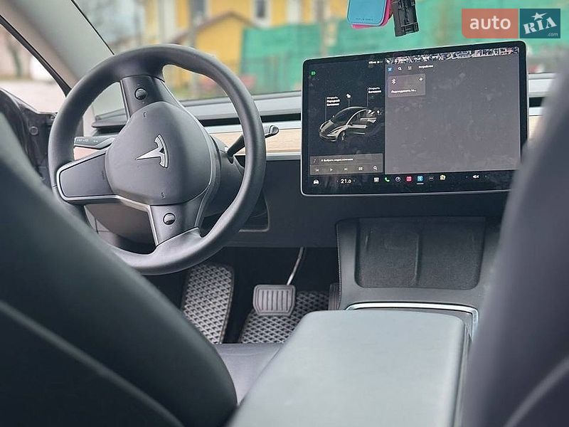 Седан Tesla Model 3 2020 в Львове