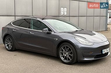 Седан Tesla Model 3 2018 в Львове