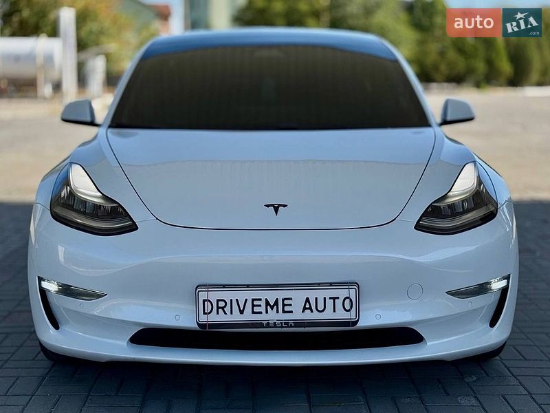 Седан Tesla Model 3 2019 в Дніпрі