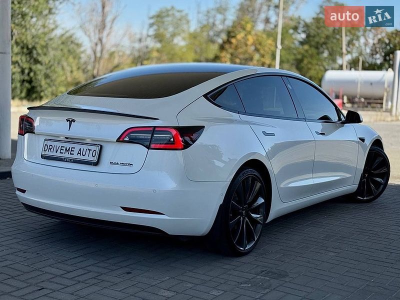Седан Tesla Model 3 2019 в Дніпрі
