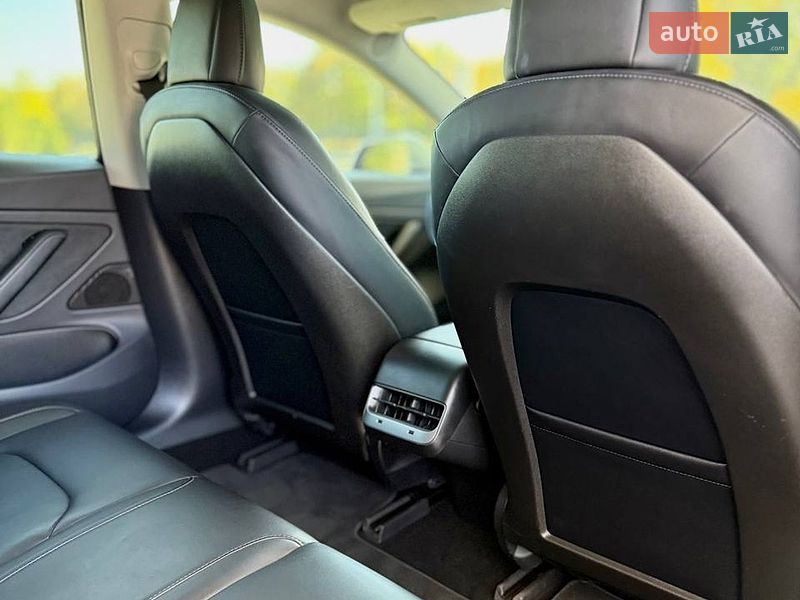 Седан Tesla Model 3 2019 в Дніпрі