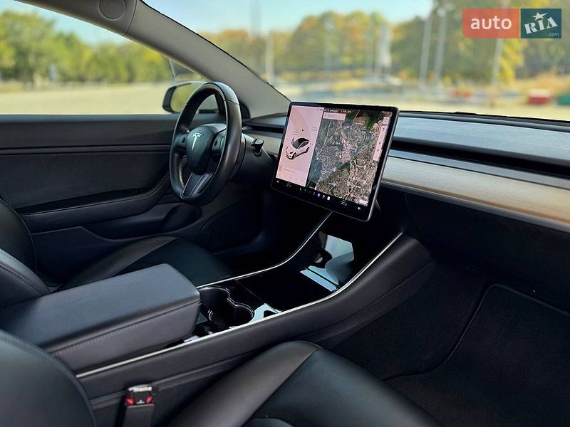 Седан Tesla Model 3 2019 в Дніпрі