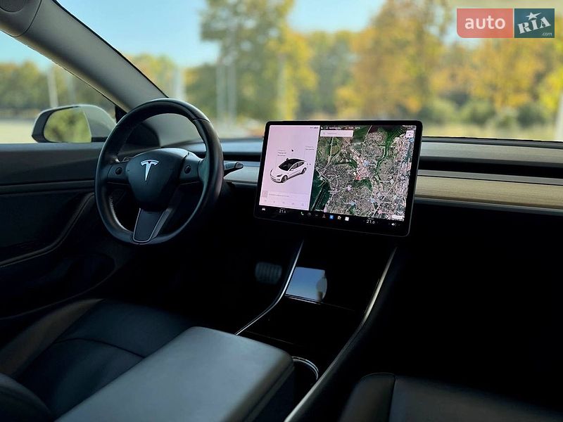 Седан Tesla Model 3 2019 в Дніпрі